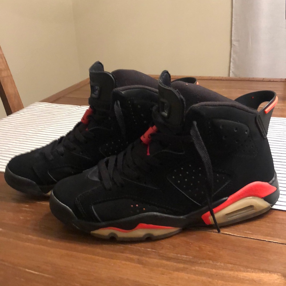 UA Jordan 6 infrared. Men’s size 9.5